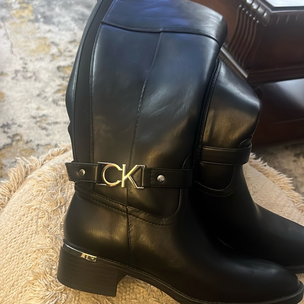 Brand-new Calvin Klein, Longboat